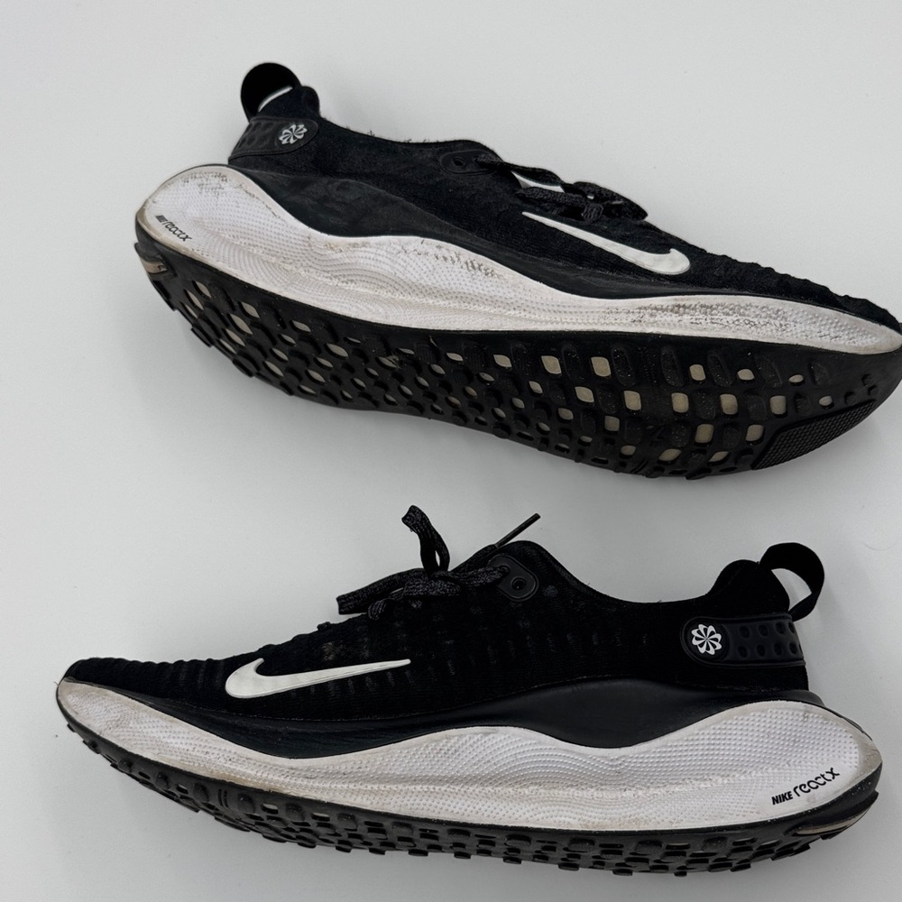 Nike Black and White Men's Running Shoes, ReactX Infinity Run 4, size 9.5